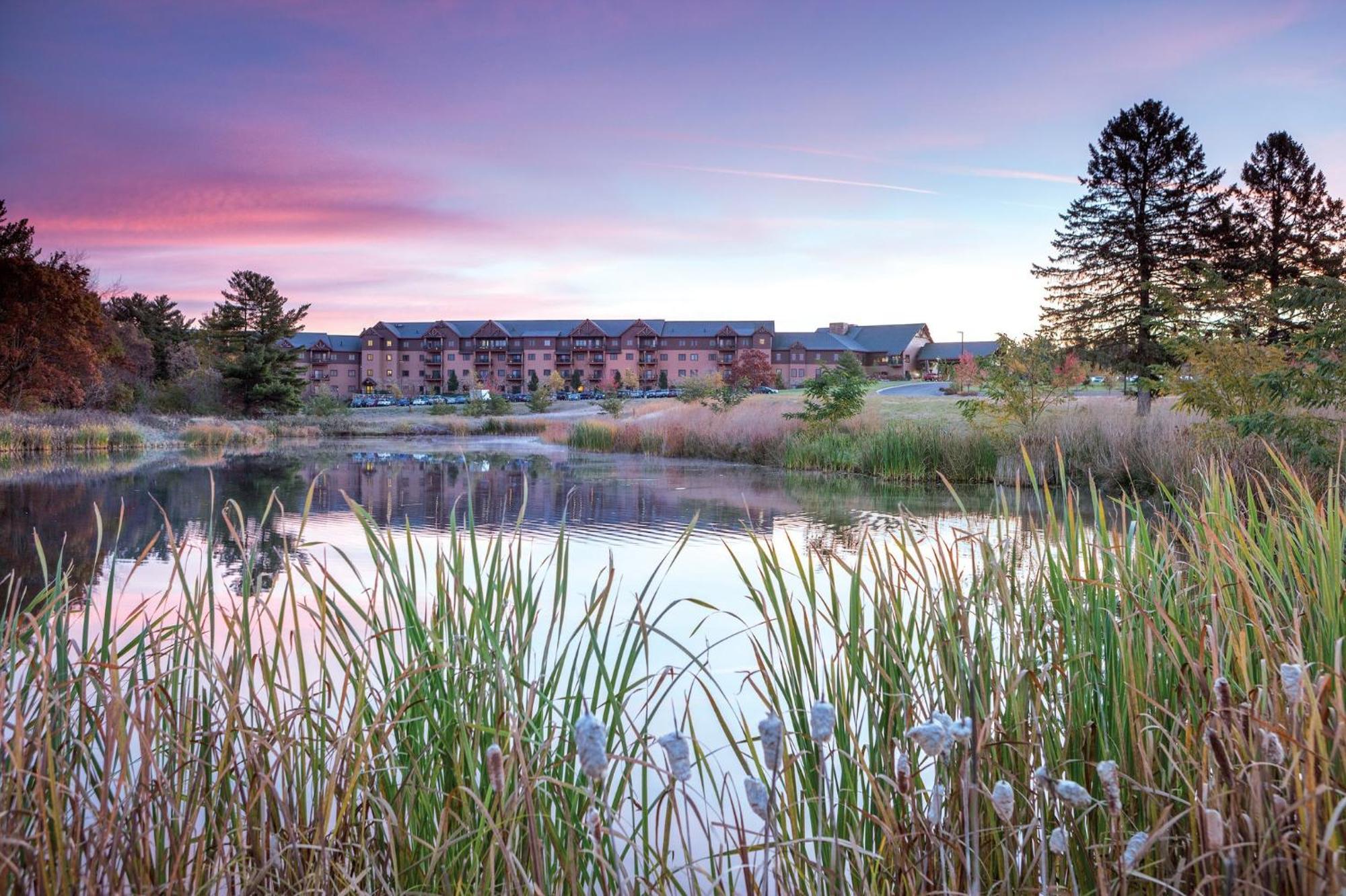 Club Wyndham Glacier Canyon Wisconsin Dells Exterior photo